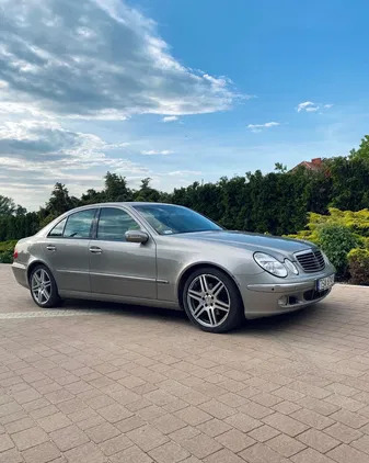 samochody osobowe Mercedes-Benz Klasa E cena 22500 przebieg: 396000, rok produkcji 2002 z Piastów